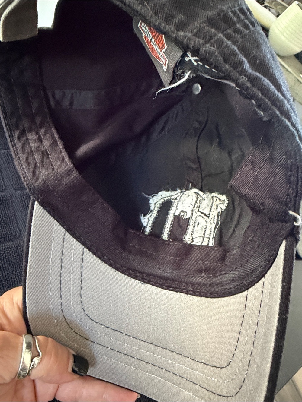 Harley-Davidson Black Cap with Distressed Wing and H-D Patch - Picture 3 of 3